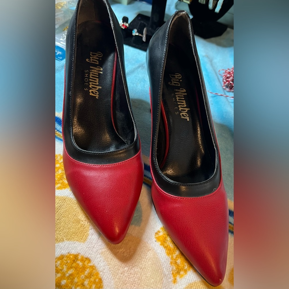 🔥 Big Number Shoes – Red & Black Pointed Toe Heels  with red sole🔥